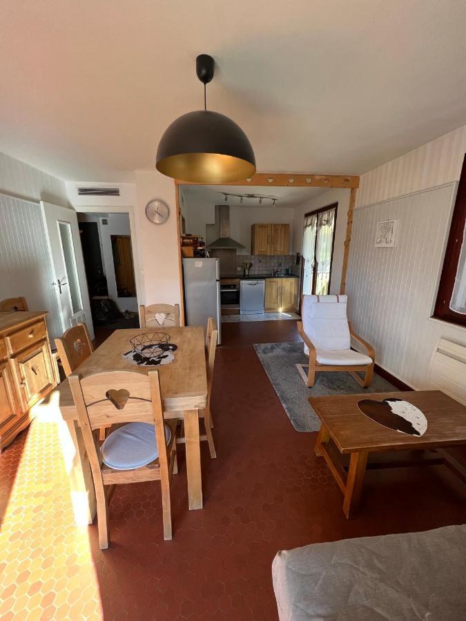 Bel Appartement Proche Du Centre De Châtel Esterno foto